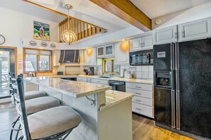 House (5 Bedrooms) | Interior