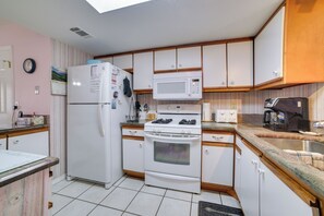 Interior - Panama City Beach Townhome - Walk to Beach! (Panama City Beach)