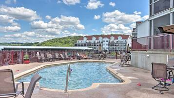 Kolam renang outdoor