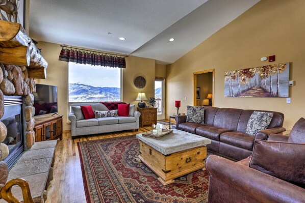 Apartment (5 Bedrooms) | Interior - 11 Mi to Keystone: Silverthorne Condo w/ Deck (Silverthorne)