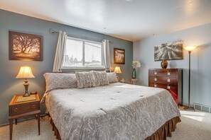 Interior - Near Red Rocks, Hiking & Skiing: Kittredge Condo! (Kittredge)