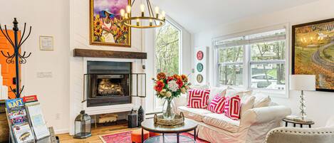 ハウス (3 Bedrooms) | リビング エリア | テレビ、暖炉