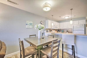 Interior - Screened Balcony w/ Views: Sleek Lake Ozark Gem! (Lake Ozark)