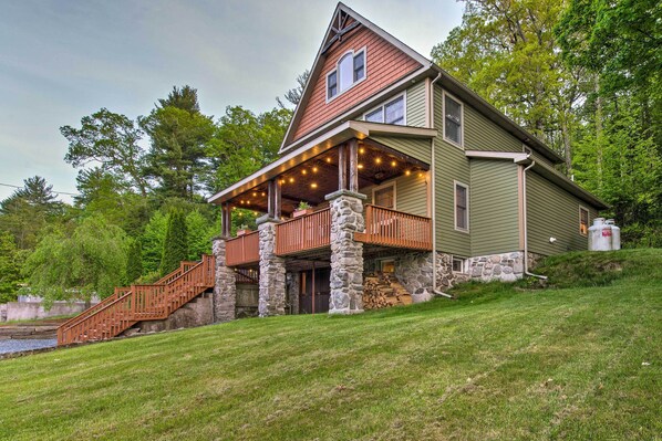 House (4 Bedrooms) | Interior - Large Yard + Games: Edgewater Escape in Paupack! (Paupack)