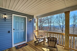 Interior - Charming Retreat w/ Mtn Views: Walkable Location! (Asheville)