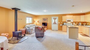 A living room with a fireplace, a sofa, and a television. - Rapid City Cabin w/ Hiking & ATV Trail Access (Rapid City)