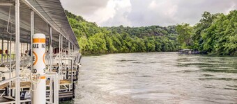 Charming Condo w/ Balcony, Near Branson Strip