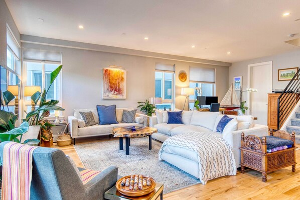 Apartment (4 Bedrooms) | Front of property
