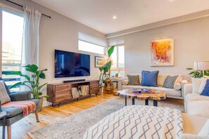 Apartment (4 Bedrooms) | Interior - Walk to Empower Field: Townhome w/ Hot Tub! (Denver)