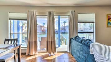 Apartment (1 Bedroom) | Living area | TV