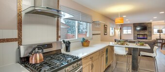 9 Mi to Dtwn: Quiet South Denver Apartment