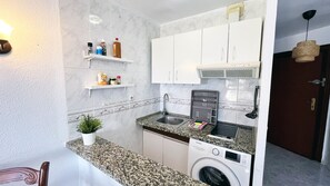 Fridge, microwave, stovetop, coffee/tea maker - Mshome Sea Corner (Cala Del Moral, La)