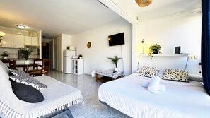 1 slaapkamer, een strijkplank/strijkijzer, reisbedje, gratis wifi