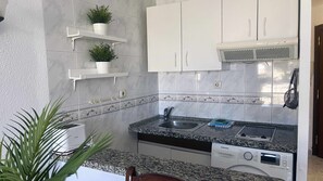 Fridge, microwave, stovetop, coffee/tea maker - Mshome Sea Corner (Cala Del Moral, La)