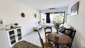 Interior - Mshome Sea Corner (Cala Del Moral, La)