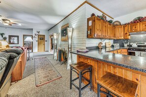 House (5 Bedrooms) | Interior