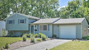 Rumah (3 Bedrooms) | Bagian depan properti