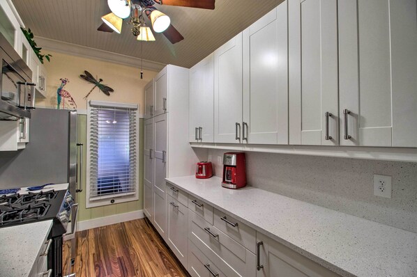 House (1 Bedroom) | Interior - Luxe Home w/ Backyard Paradise, 1 Mi to Beach! (Delray Beach)