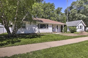 House (3 Bedrooms) | Interior - Cozy Oshkosh Home, 4 Blocks to Lake Winnebago (Oshkosh)