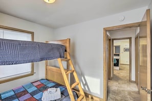 House (3 Bedrooms) | Interior - Cozy Oshkosh Home, 4 Blocks to Lake Winnebago (Oshkosh)
