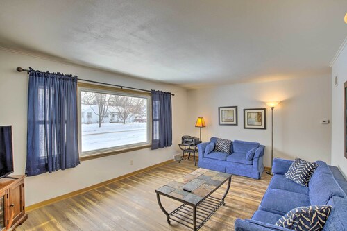 Cozy Oshkosh Home, 4 Blocks to Lake Winnebago