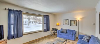 Cozy Oshkosh Home, 4 Blocks to Lake Winnebago