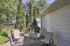 House (3 Bedrooms) | Interior - Cozy Oshkosh Home, 4 Blocks to Lake Winnebago (Oshkosh)