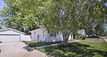 Cozy Oshkosh Home, 4 Blocks to Lake Winnebago
