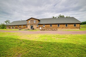 House (Multiple Bedrooms) | Interior - Lakefront Gem: Hot Tub & Game Room in Hancock (Hancock)