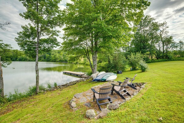 Front of property - Lakefront Gem: Hot Tub & Game Room in Hancock (Hancock)