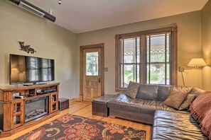Cottage (2 Bedrooms) | Interior - Historic Manitou Springs Victorian: Walk Downtown! (Manitou Springs)