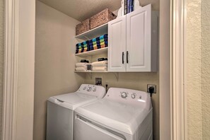 House (3 Bedrooms) | Interior - Modern Oasis w/ Grill and Deck - Walk to Beach! (Freeport)