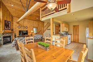 House (3 Bedrooms) | Interior - Eagle Crest Retreat w/ Great Wifi & Resort Access! (Redmond)