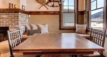 Dog-friendly Cabin in the Heart of Grand Lake!
