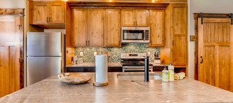 เคบินที่พักสัตว์เลี้ยงพักได้ในใจกลางของแกรนด์เลค!