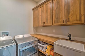 單棟房屋 (4 Bedrooms) | 內部