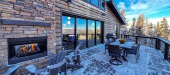 Luxury Ski-in/out Getaway w/ Hot Tub & Views!