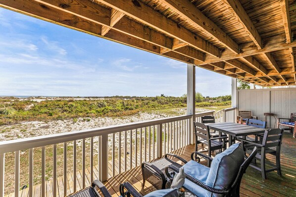 Apartment (1 Bedroom) | Interior - Oceanfront St Helena Island Condo w/ Beach Access! (Harbor Island)
