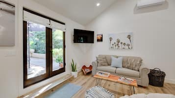 Apartment (0 Bedroom) | Interior