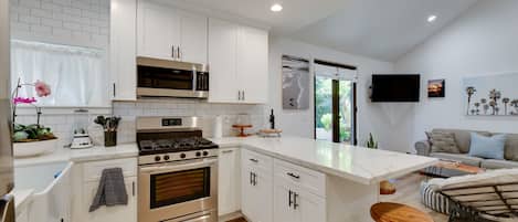 Apartment (0 Bedroom) | Interior