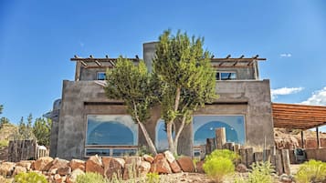 House (2 Bedrooms) | Front of property