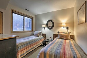 Interior - Walk to Main Street: Frisco Townhome w/ Decks (Frisco)