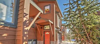 Walk to Main Street: Frisco Townhome w/ Decks