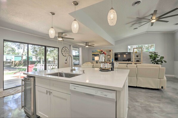 Cottage (3 Bedrooms) | Private kitchen - 'An Acre Paradise' Home w/ Hot Tub in St Augustine (St. Augustine)