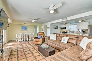 TV, books - Surfside Beach Home w/ Deck, Views & Beach Access! (Freeport)