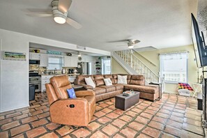 TV, books - Surfside Beach Home w/ Deck, Views & Beach Access! (Freeport)