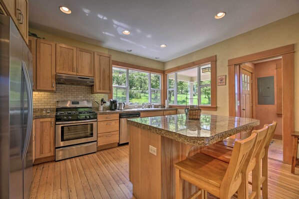 House (5 Bedrooms) | Interior