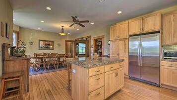 Casa (5 Bedrooms) | Cozinha privada | Micro-ondas, fogão, cooktop, lava-louças