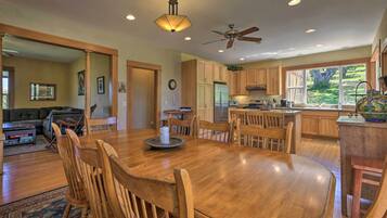 House (5 Bedrooms) | Interior