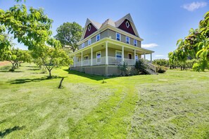 House (5 Bedrooms) | Interior